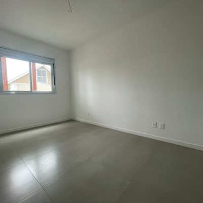 Casa em Condomínio com 96m², 3 quartos, 1 suíte, 2 garagens, no bairro Morro Das Pedras em Florianópolis