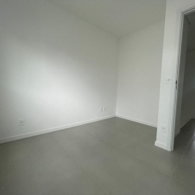 Casa em Condomínio com 96m², 3 quartos, 1 suíte, 2 garagens, no bairro Morro Das Pedras em Florianópolis