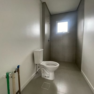 Casa em Condomínio com 96m², 3 quartos, 1 suíte, 2 garagens, no bairro Morro Das Pedras em Florianópolis