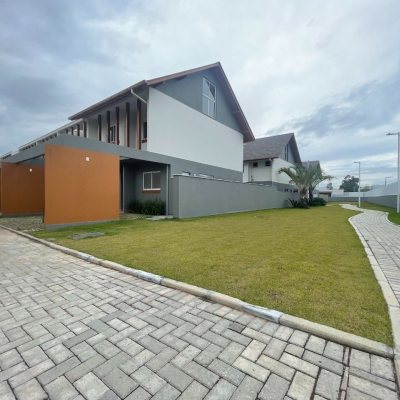 Casa em Condomínio com 96m², 3 quartos, 1 suíte, 2 garagens, no bairro Morro Das Pedras em Florianópolis