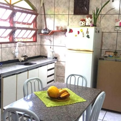 Casa Residencial com 140m², 2 quartos, 2 garagens, no bairro Tapera da Base em Florianópolis