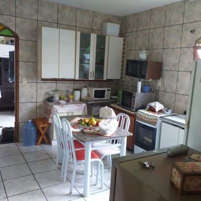 Casa Residencial com 140m², 2 quartos, 2 garagens, no bairro Tapera da Base em Florianópolis