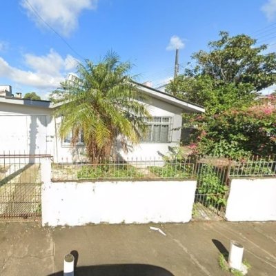 Casa Residencial com 42m², 3 quartos, 2 suítes, 4 garagens, no bairro Forquilhinhas em São José