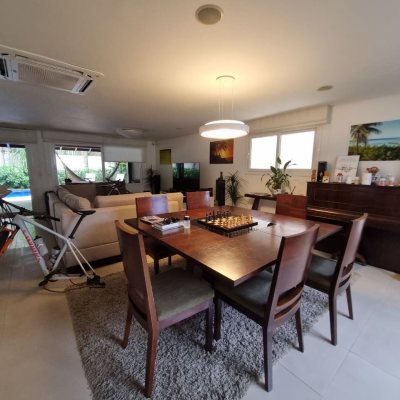 Casa em Condomínio com 400m², 6 quartos, 6 suítes, 2 garagens, no bairro Praia Mole em Florianópolis