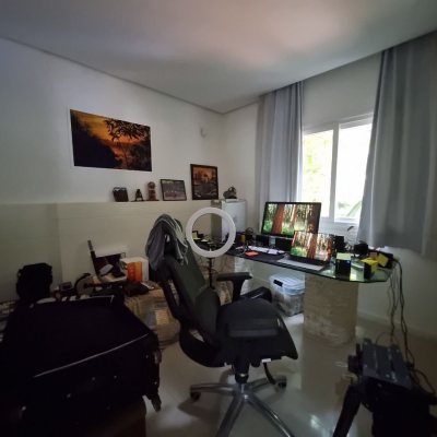 Casa em Condomínio com 400m², 6 quartos, 6 suítes, 2 garagens, no bairro Praia Mole em Florianópolis