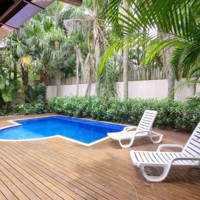 Casa em Condomínio com 400m², 6 quartos, 6 suítes, 2 garagens, no bairro Praia Mole em Florianópolis