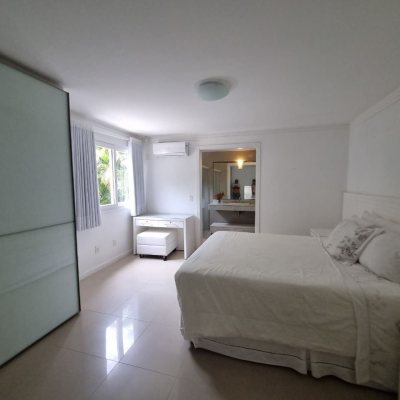 Casa em Condomínio com 400m², 6 quartos, 6 suítes, 2 garagens, no bairro Praia Mole em Florianópolis