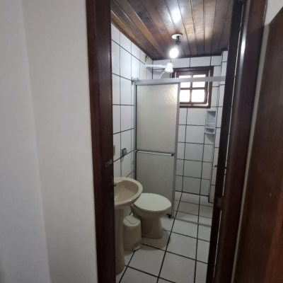 Pousada com 500m², 12 quartos, 12 suítes, 11 garagens, no bairro Canasvieiras em Florianópolis