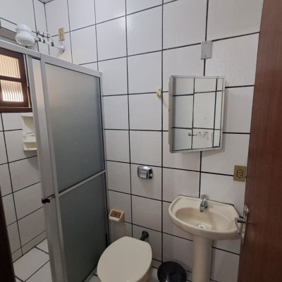 Pousada com 500m², 12 quartos, 12 suítes, 11 garagens, no bairro Canasvieiras em Florianópolis