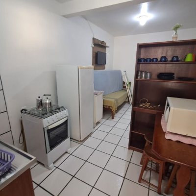 Pousada com 500m², 12 quartos, 12 suítes, 11 garagens, no bairro Canasvieiras em Florianópolis