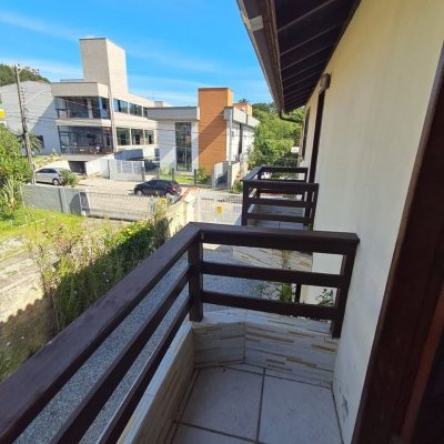 Pousada com 500m², 12 quartos, 12 suítes, 11 garagens, no bairro Canasvieiras em Florianópolis