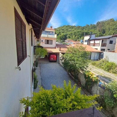 Pousada com 500m², 12 quartos, 12 suítes, 11 garagens, no bairro Canasvieiras em Florianópolis