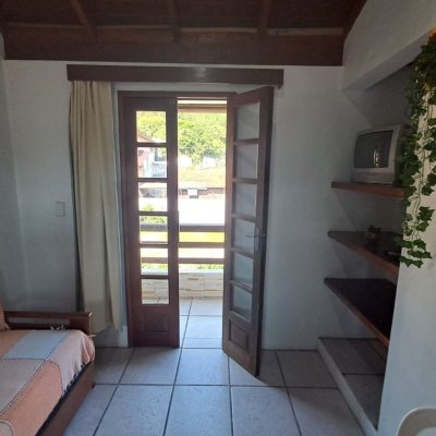 Pousada com 500m², 12 quartos, 12 suítes, 11 garagens, no bairro Canasvieiras em Florianópolis