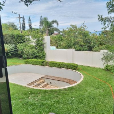 Casa em Condomínio com 392m², 4 quartos, 4 suítes, 5 garagens, no bairro Cacupé em Florianópolis