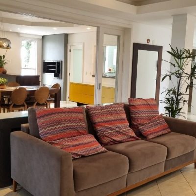 Casa em Condomínio com 392m², 4 quartos, 4 suítes, 5 garagens, no bairro Cacupé em Florianópolis