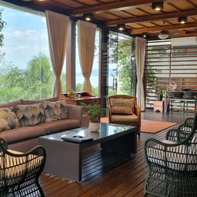 Casa em Condomínio com 392m², 4 quartos, 4 suítes, 5 garagens, no bairro Cacupé em Florianópolis