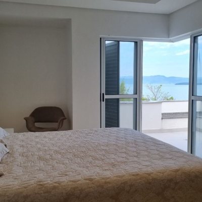 Casa em Condomínio com 392m², 4 quartos, 4 suítes, 5 garagens, no bairro Cacupé em Florianópolis