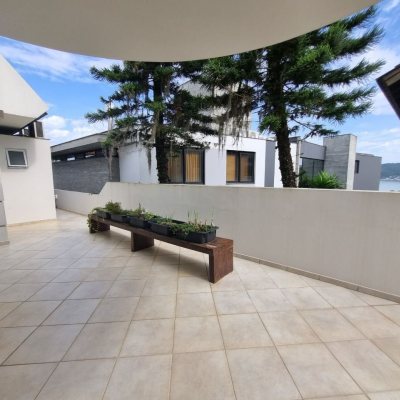 Casa em Condomínio com 392m², 4 quartos, 4 suítes, 5 garagens, no bairro Cacupé em Florianópolis