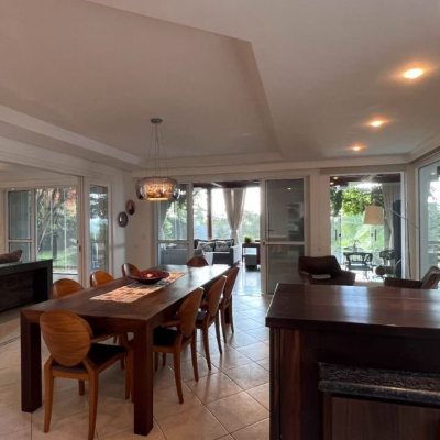 Casa em Condomínio com 392m², 4 quartos, 4 suítes, 5 garagens, no bairro Cacupé em Florianópolis