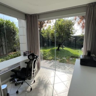 Casa em Condomínio com 392m², 4 quartos, 4 suítes, 5 garagens, no bairro Cacupé em Florianópolis