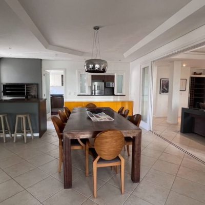 Casa em Condomínio com 392m², 4 quartos, 4 suítes, 5 garagens, no bairro Cacupé em Florianópolis