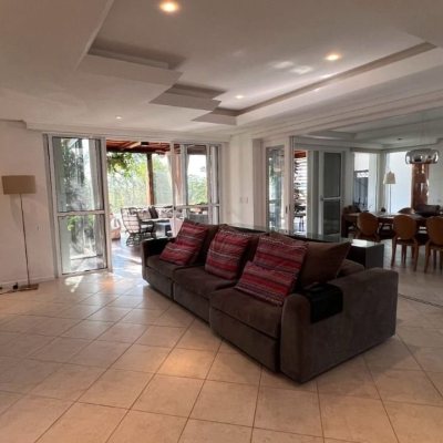 Casa em Condomínio com 392m², 4 quartos, 4 suítes, 5 garagens, no bairro Cacupé em Florianópolis