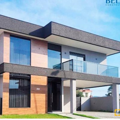 Casa em Condomínio com 384m², 3 quartos, 3 suítes, 4 garagens, no bairro Rio Vermelho em Florianópolis