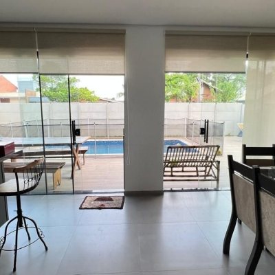 Casa em Condomínio com 384m², 3 quartos, 3 suítes, 4 garagens, no bairro Rio Vermelho em Florianópolis