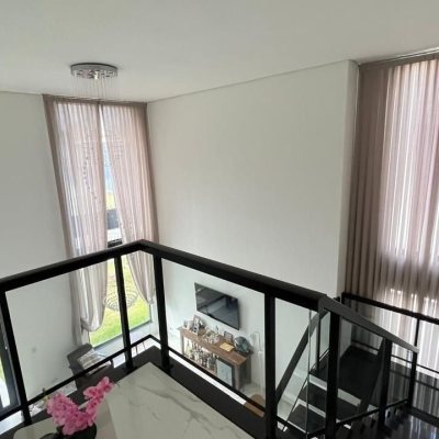 Casa em Condomínio com 384m², 3 quartos, 3 suítes, 4 garagens, no bairro Rio Vermelho em Florianópolis