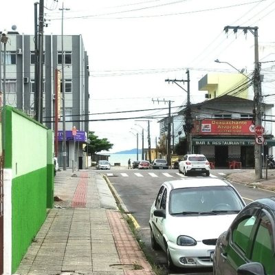 Casa Residencial com 420m², 5 quartos, 3 suítes, 2 garagens, no bairro Barreiros em São José