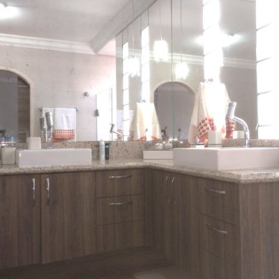 Casa Residencial com 420m², 5 quartos, 3 suítes, 2 garagens, no bairro Barreiros em São José