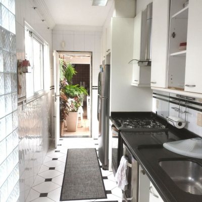 Casa Residencial com 420m², 5 quartos, 3 suítes, 2 garagens, no bairro Barreiros em São José