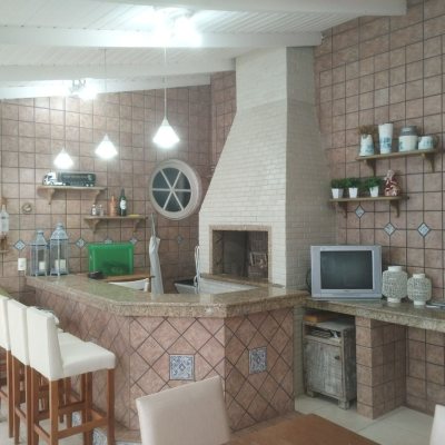 Casa Residencial com 420m², 5 quartos, 3 suítes, 2 garagens, no bairro Barreiros em São José