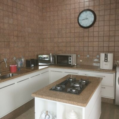 Casa Residencial com 420m², 5 quartos, 3 suítes, 2 garagens, no bairro Barreiros em São José