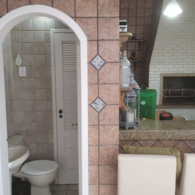 Casa Residencial com 420m², 5 quartos, 3 suítes, 2 garagens, no bairro Barreiros em São José