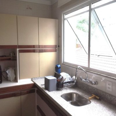 Casa Residencial com 420m², 5 quartos, 3 suítes, 2 garagens, no bairro Barreiros em São José