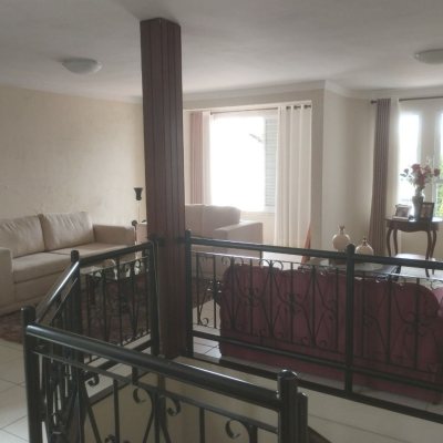 Casa Residencial com 420m², 5 quartos, 3 suítes, 2 garagens, no bairro Barreiros em São José