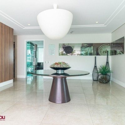 Apartamentos com 112m², 2 quartos, 2 suítes, 2 garagens, no bairro Centro em Florianópolis