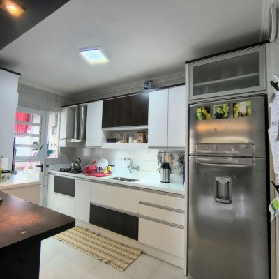 Apartamentos com 91m², 3 quartos, 1 suíte, 1 garagem, no bairro Abraão em Florianópolis