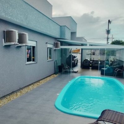 Casa Residencial com 145m², 3 quartos, 1 suíte, 2 garagens, no bairro Ingleses do Rio Vermelho em Florianópolis