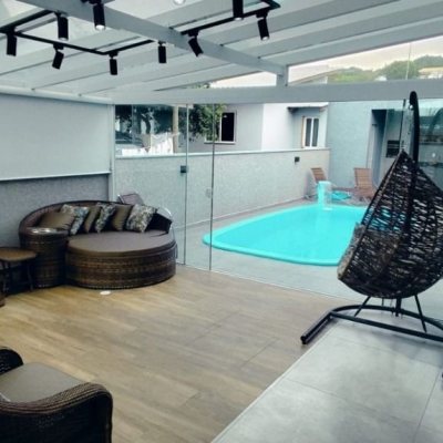 Casa Residencial com 145m², 3 quartos, 1 suíte, 2 garagens, no bairro Ingleses do Rio Vermelho em Florianópolis