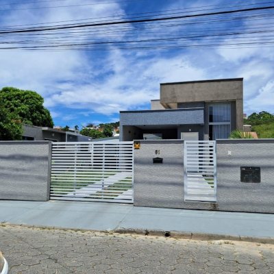 Casa Residencial com 145m², 3 quartos, 1 suíte, 2 garagens, no bairro Ingleses do Rio Vermelho em Florianópolis