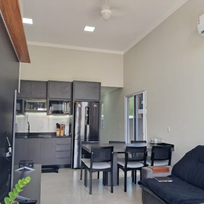 Casa Residencial com 145m², 3 quartos, 1 suíte, 2 garagens, no bairro Ingleses do Rio Vermelho em Florianópolis
