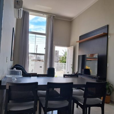 Casa Residencial com 145m², 3 quartos, 1 suíte, 2 garagens, no bairro Ingleses do Rio Vermelho em Florianópolis