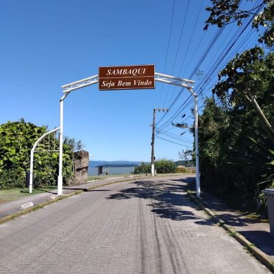 Casa Residencial com 117m², 3 quartos, 1 suíte, 2 garagens, no bairro Sambaqui em Florianópolis