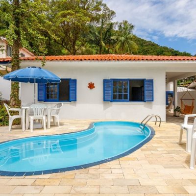 Casa Residencial com 117m², 3 quartos, 1 suíte, 2 garagens, no bairro Sambaqui em Florianópolis