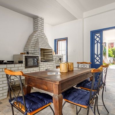 Casa Residencial com 117m², 3 quartos, 1 suíte, 2 garagens, no bairro Sambaqui em Florianópolis