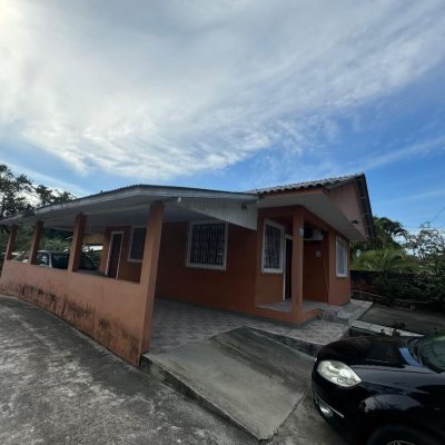 Casa Residencial com 150m², 6 quartos, 6 garagens, no bairro Rio Tavares em Florianópolis