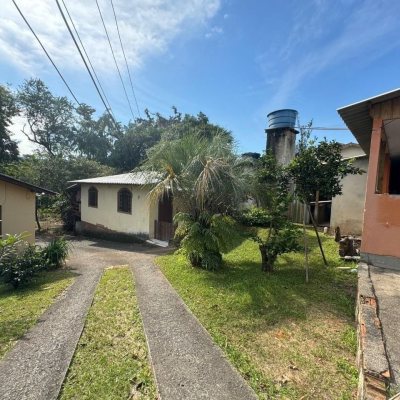 Casa Residencial com 150m², 6 quartos, 6 garagens, no bairro Rio Tavares em Florianópolis