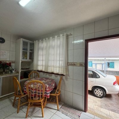 Casa Residencial com 150m², 6 quartos, 6 garagens, no bairro Rio Tavares em Florianópolis